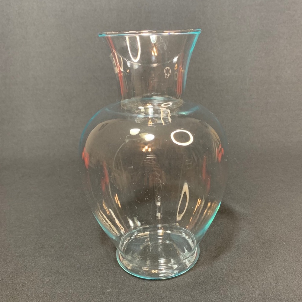 Classic Style 8-3/4" Clear Glass Vase - Picture 5 of 5